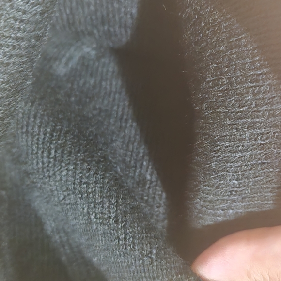 DC Brown Fleece & Black Beanies - Picture 5 of 8